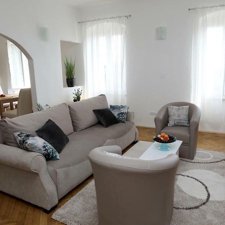 Apartman Cinkopan Apartment Pula Bagian luar foto