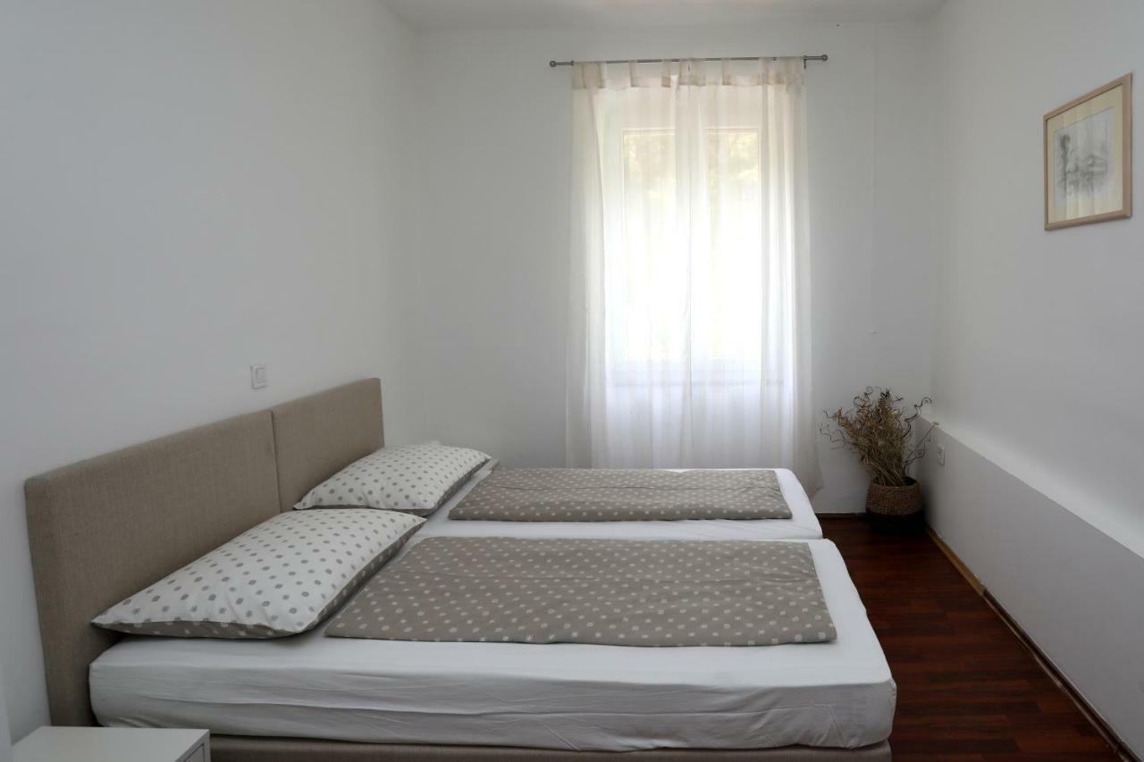 Apartman Cinkopan Apartment Pula Bagian luar foto