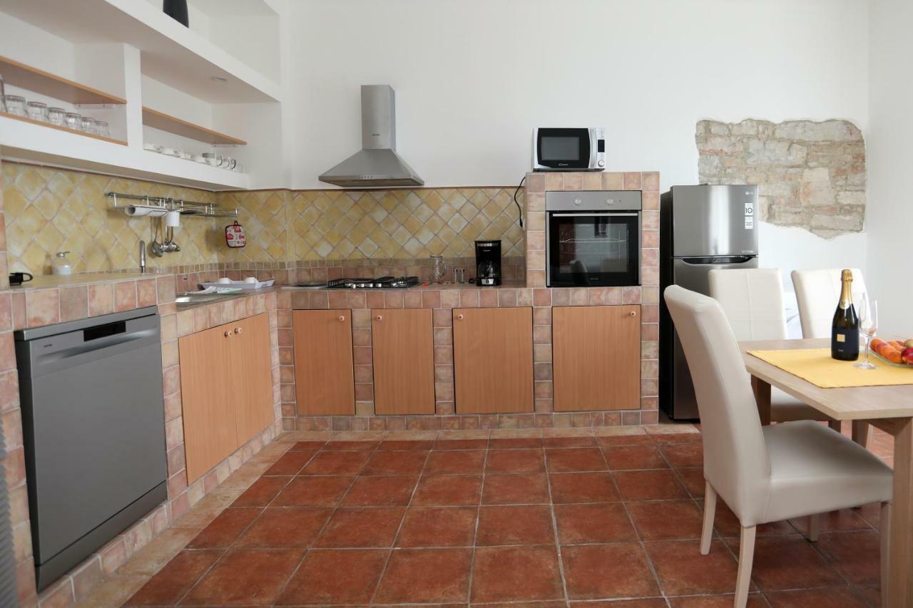 Apartman Cinkopan Apartment Pula Bagian luar foto