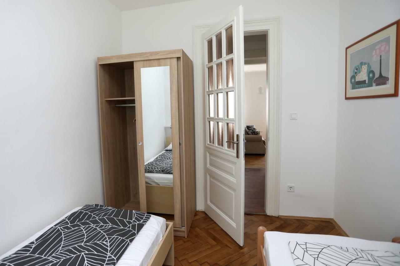 Apartman Cinkopan Apartment Pula Bagian luar foto