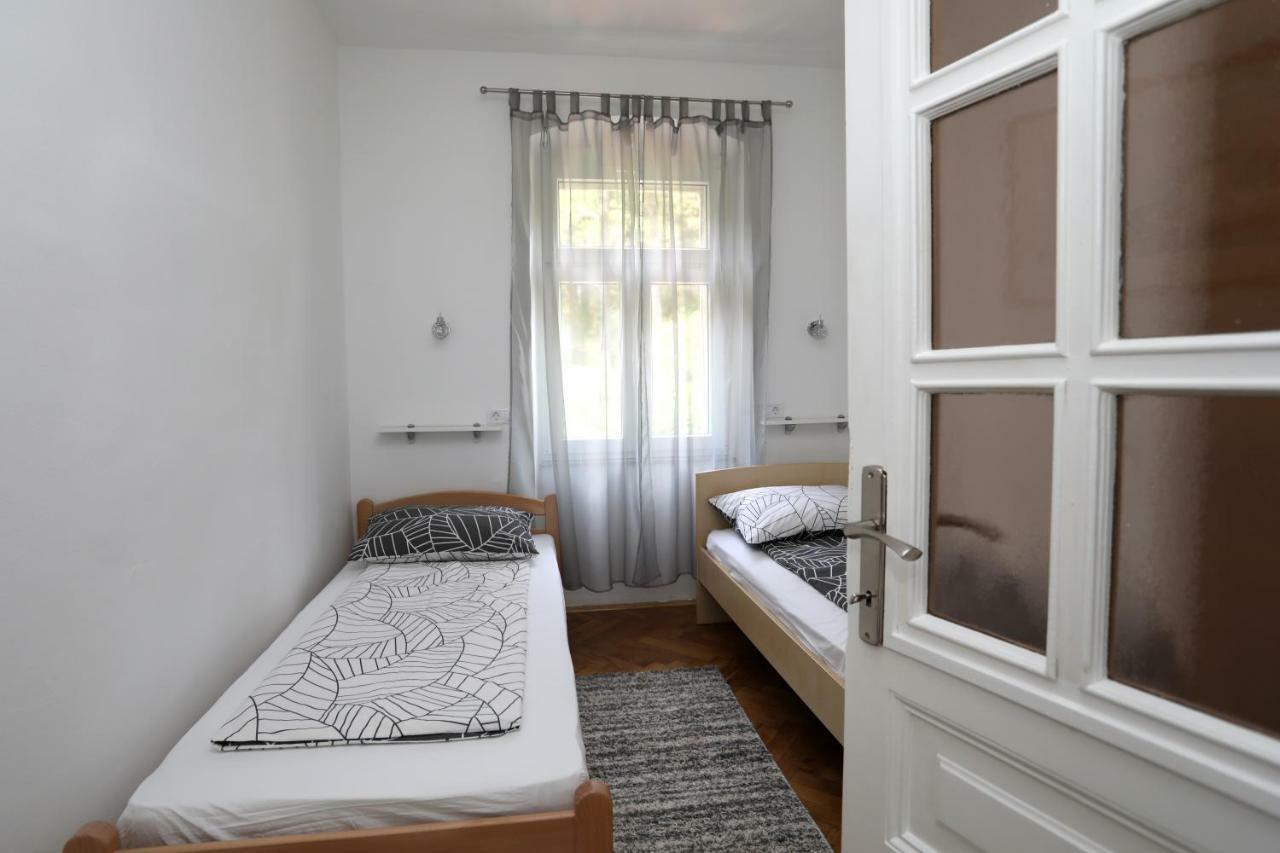 Apartman Cinkopan Apartment Pula Bagian luar foto