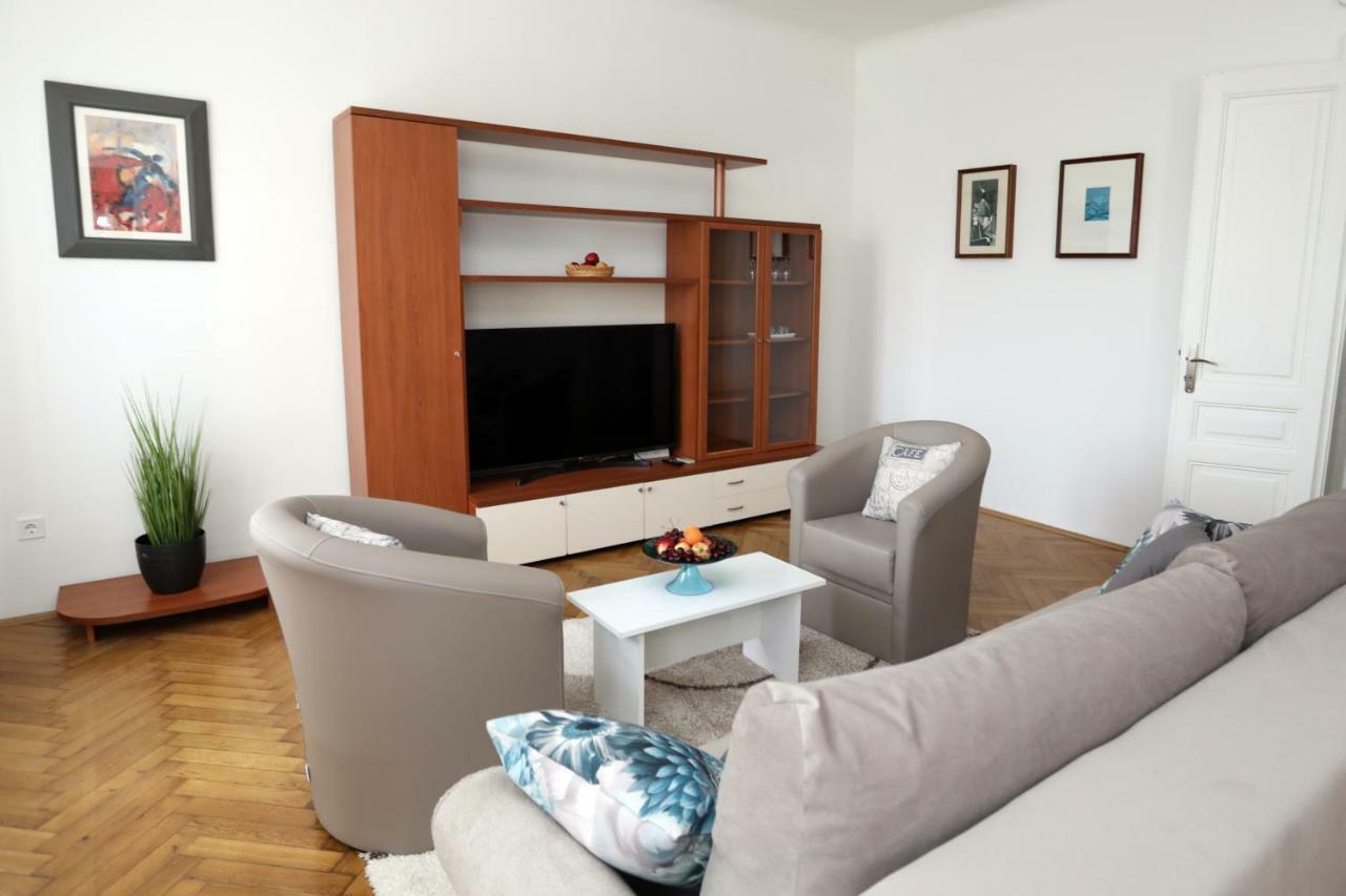 Apartman Cinkopan Apartment Pula Bagian luar foto