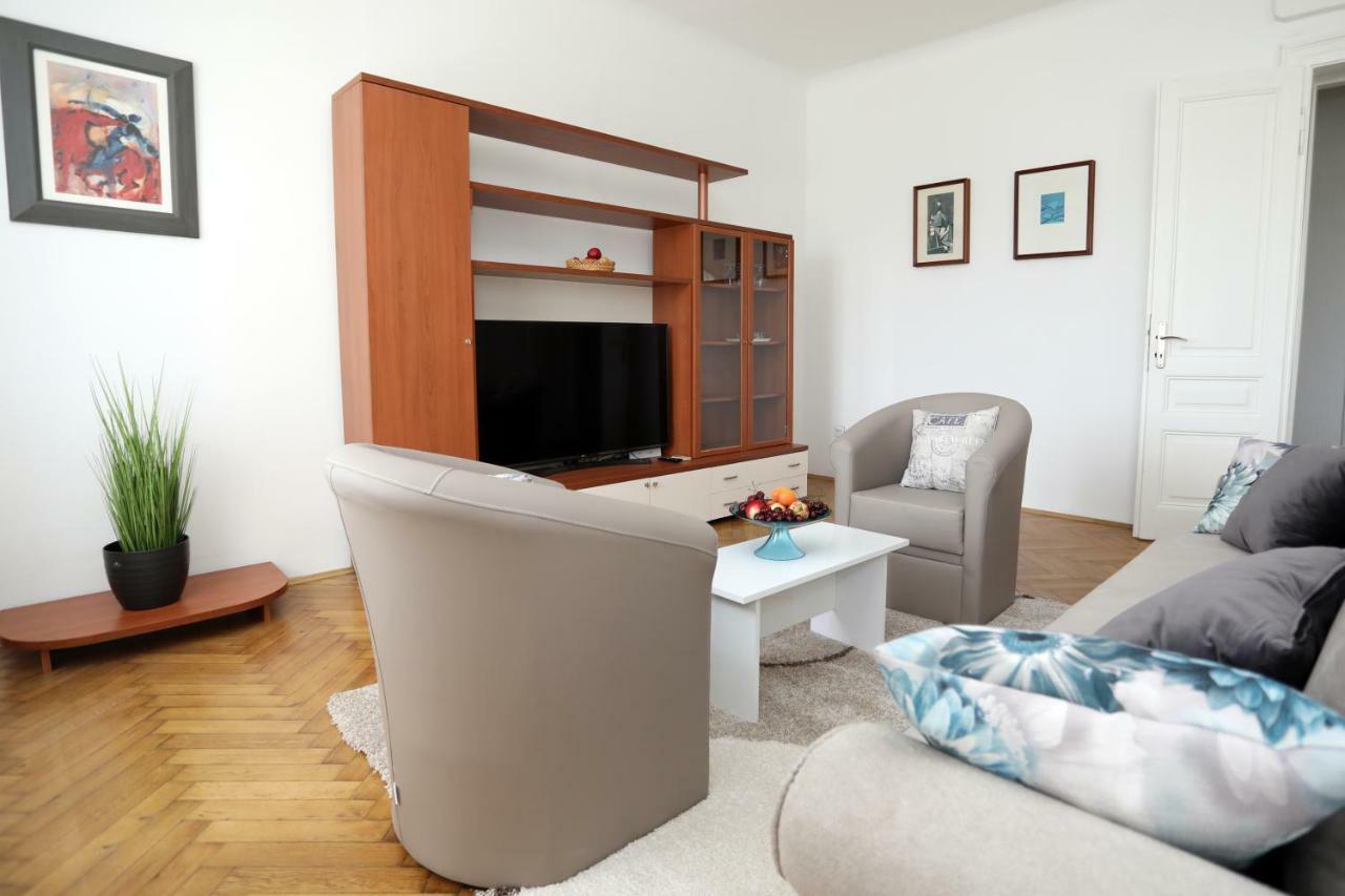 Apartman Cinkopan Apartment Pula Bagian luar foto